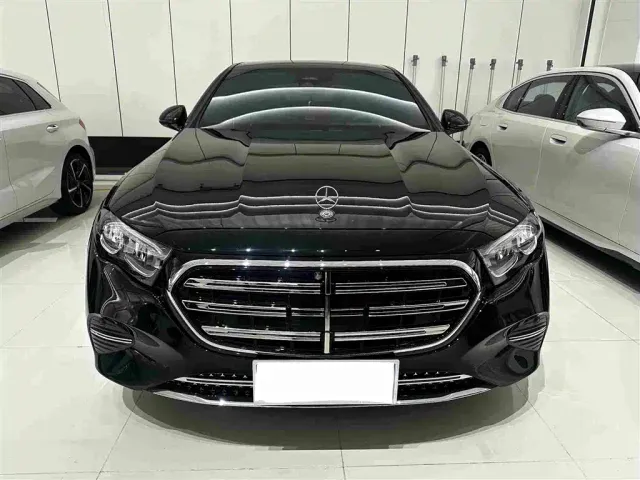 Mercedes-Benz E-Class — Фото автомобиля 2