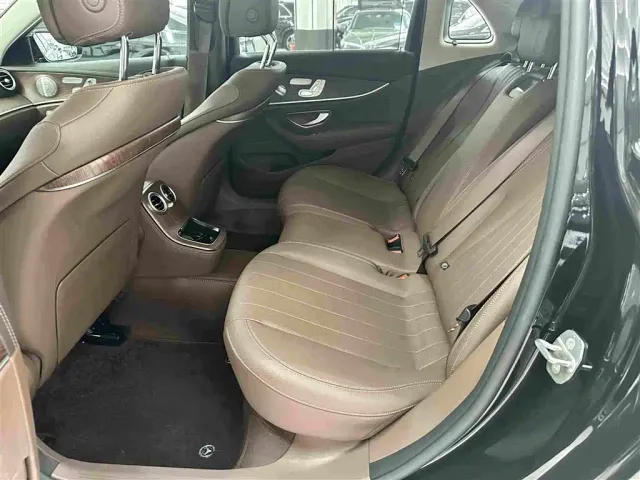 Mercedes-Benz E-Class — Фото автомобиля 13