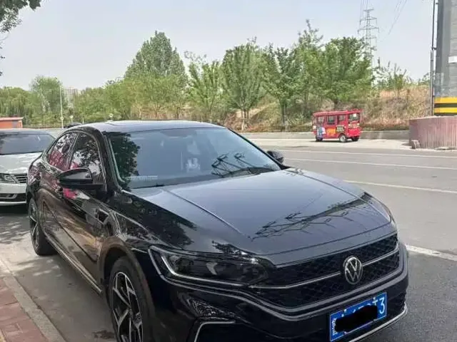 Volkswagen Passat — Фото автомобиля 2