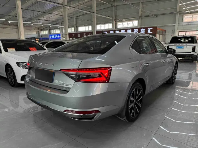 Skoda Superb — Фото автомобиля 4