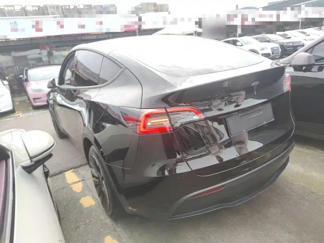 Tesla Model Y — Фото автомобиля 4