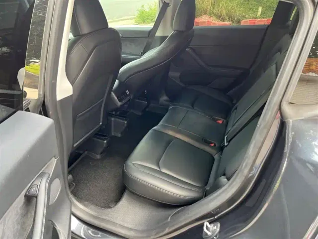 Tesla Model Y — Фото автомобиля 5