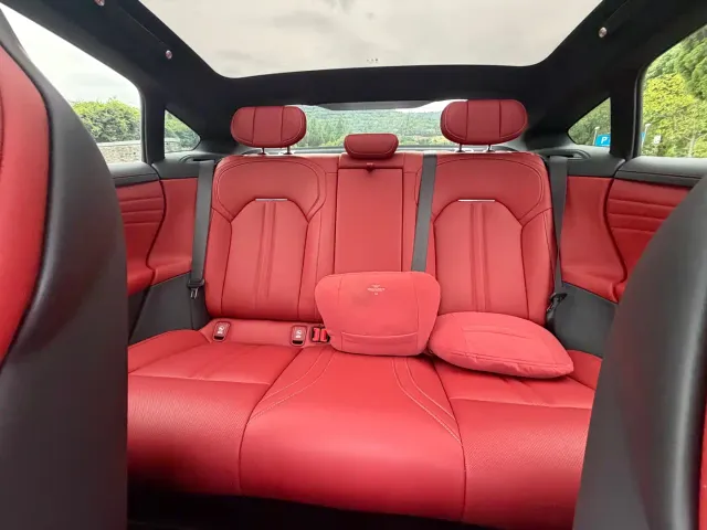 Xiaomi SU7 — Фото автомобиля 13