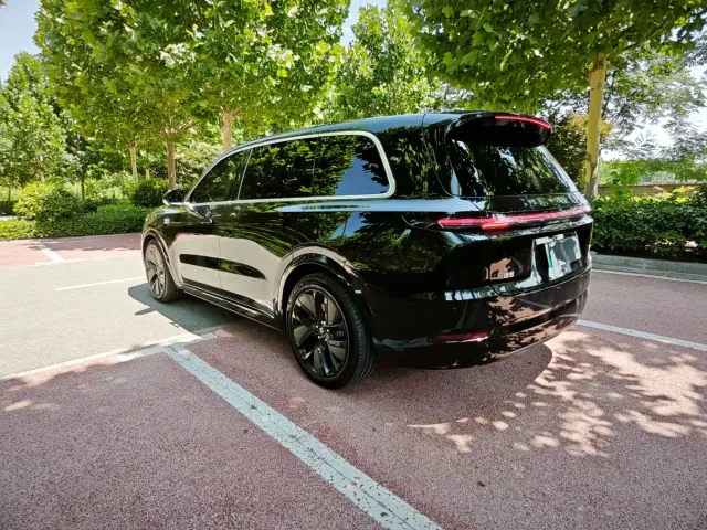 Li Auto L9 — Фото автомобиля 8