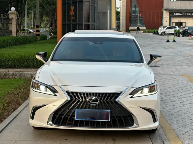 Lexus ES — Фото автомобиля 2