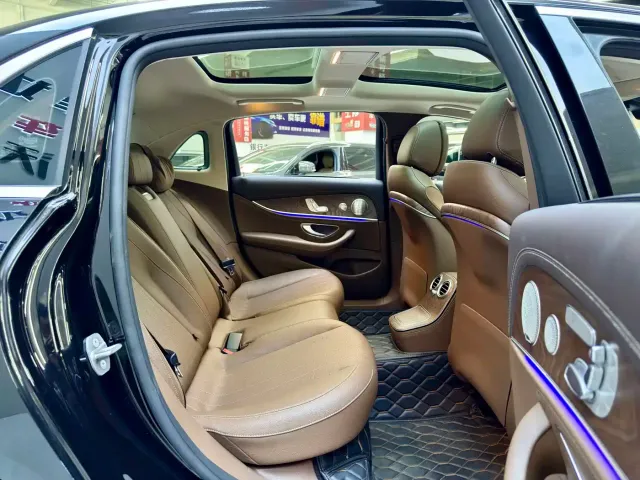 Mercedes-Benz E-Class — Фото автомобиля 13