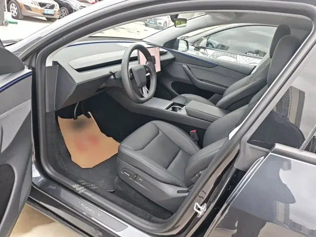 Tesla Model Y — Фото автомобиля 14