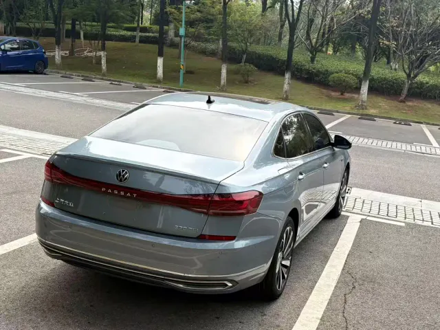 Volkswagen Passat — Фото автомобиля 12