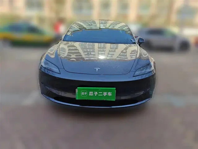 Tesla Model 3 — Фото автомобиля 23