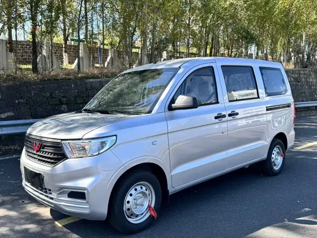 Фотография автомобиля — Wuling Hongguang V