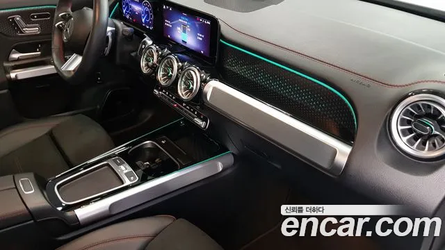 Mercedes-Benz EQB — Фото автомобиля 9