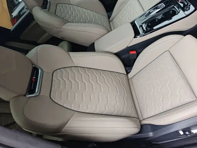 Audi Q6L e-tron — Фото автомобиля 24