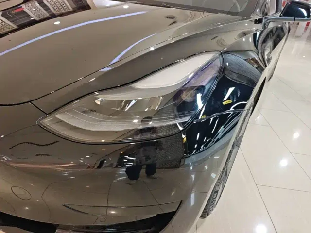 Tesla Model 3 — Фото автомобиля 23