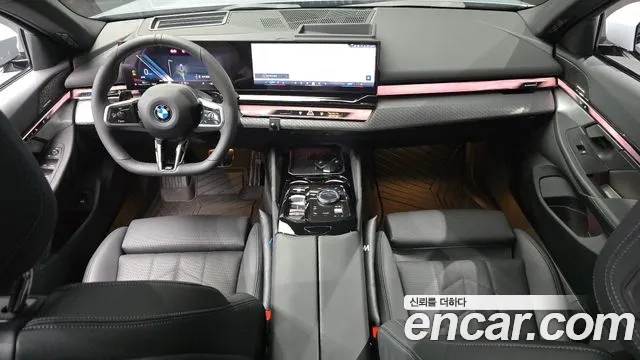 BMW 5 Series G60 — Фото автомобиля 10