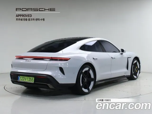 Porsche Taycan — Фото автомобиля 2
