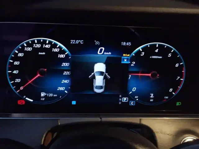 Mercedes-Benz E-Class — Фото автомобиля 14