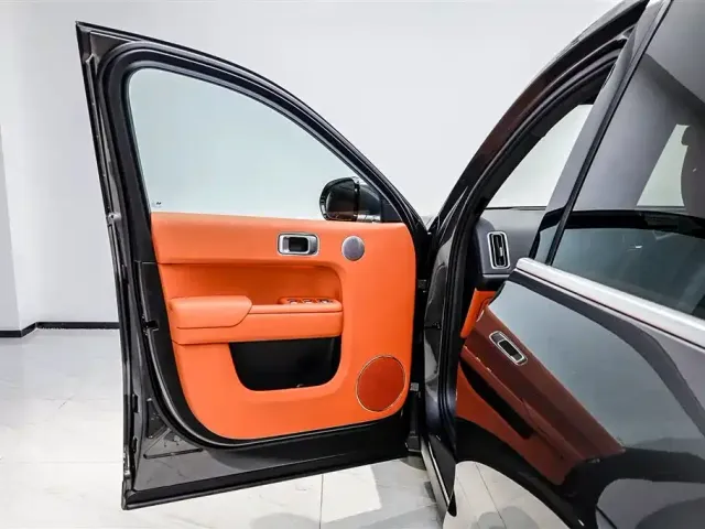 Li Auto L8 — Фото автомобиля 15