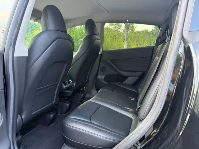 Tesla Model Y — Фото автомобиля 10