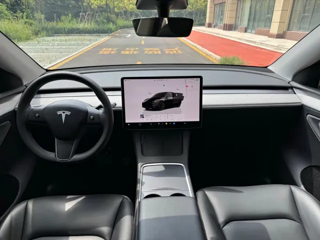 Tesla Model Y — Фото автомобиля 5