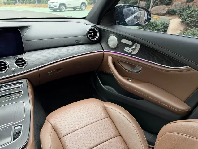 Mercedes-Benz E-Class — Фото автомобиля 8