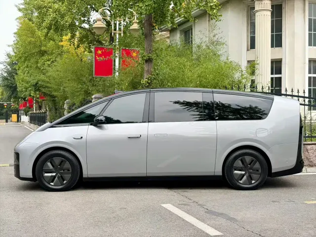 Li Auto MEGA — Фото автомобиля 5