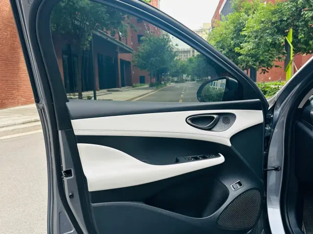 BYD Seal 05 DM-i — Фото автомобиля 11