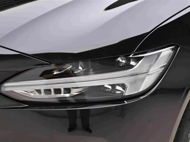 Volvo S90 — Фото автомобиля 11