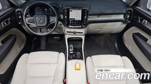 Volvo XC40 — Фото автомобиля 7