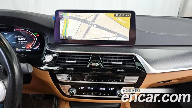BMW 5 Series G30 — Фото автомобиля 14