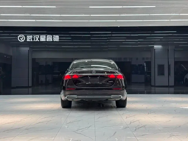 Mercedes-Benz E-Class — Фото автомобиля 3