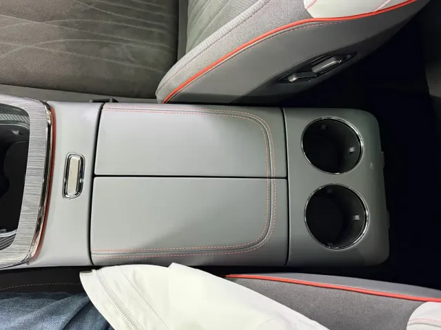 Geely Galaxy E8 — Фото автомобиля 13
