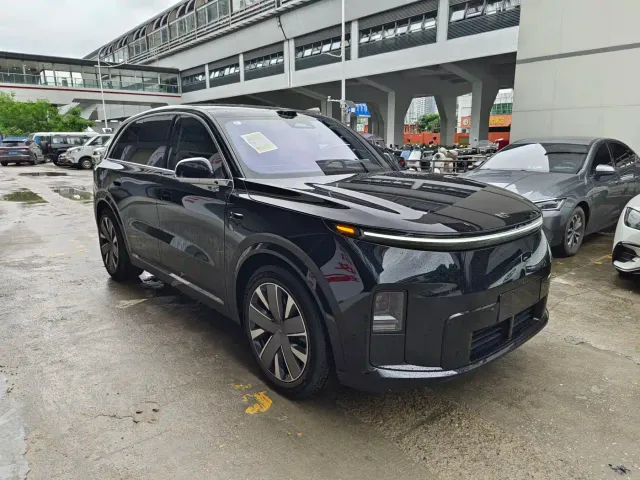 Li Auto L8 — Фото автомобиля 3