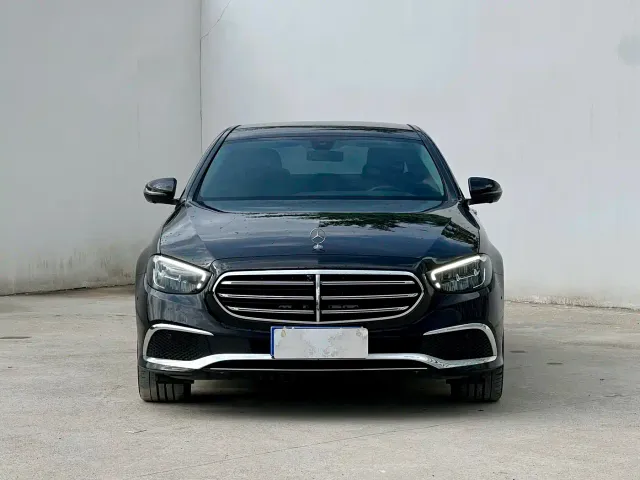 Mercedes-Benz E-Class — Фото автомобиля 2
