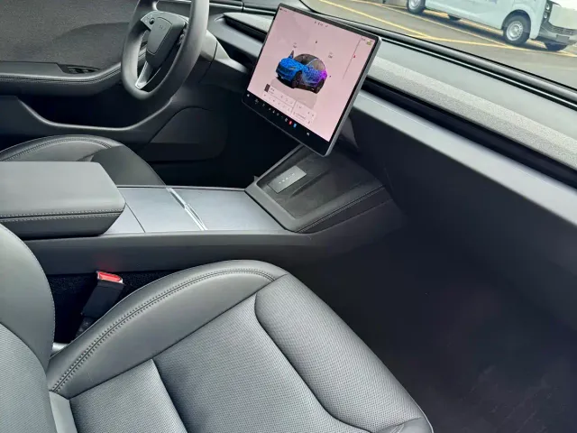 Tesla Model 3 — Фото автомобиля 12