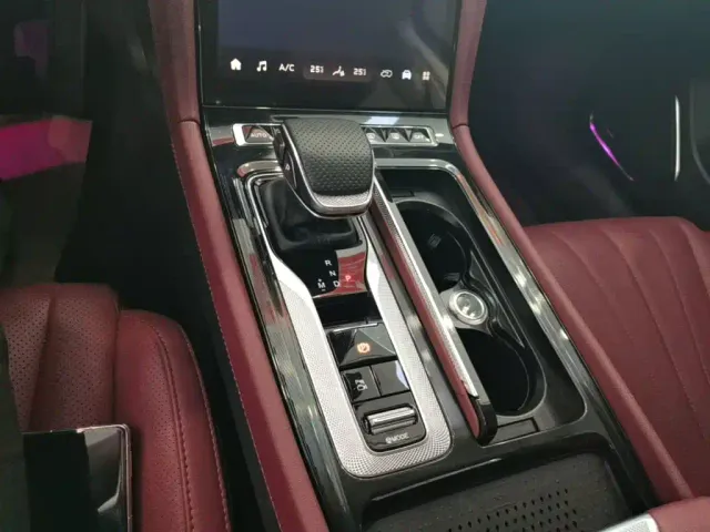 Hongqi H5 — Фото автомобиля 13