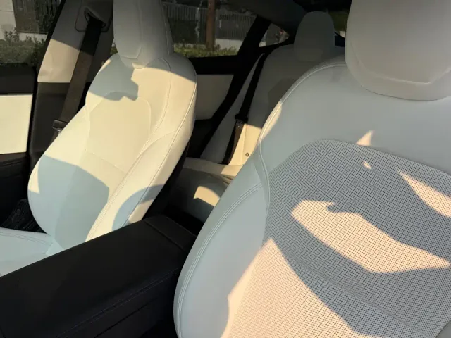 Tesla Model 3 — Фото автомобиля 10