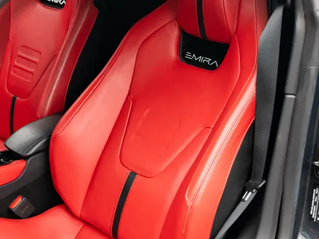 Lotus Emira — Фото автомобиля 6