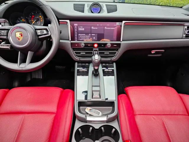 Porsche Macan — Фото автомобиля 10