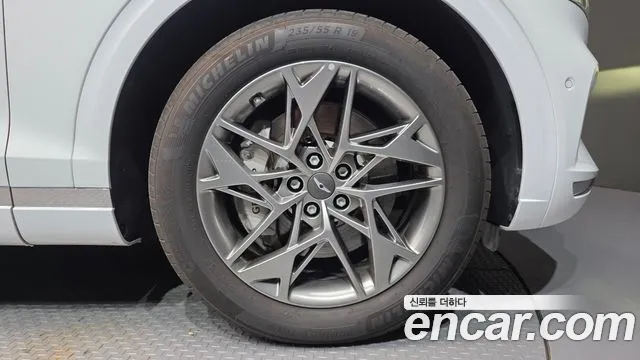 Genesis GV70 — Фото автомобиля 6