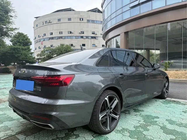 Audi A4L — Фото автомобиля 14