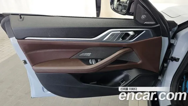 BMW i4 — Фото автомобиля 30