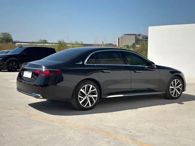 Mercedes-Benz E-Class — Фото автомобиля 17