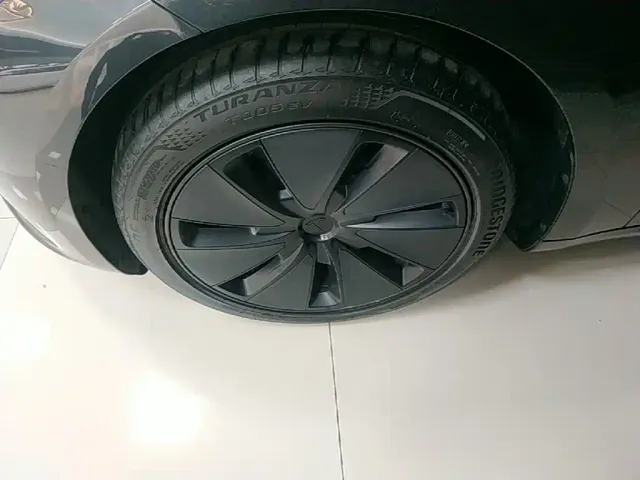 Tesla Model 3 — Фото автомобиля 22