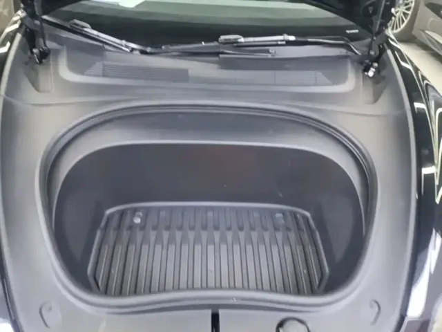 Tesla Model 3 — Фото автомобиля 19