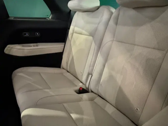 Li Auto L8 — Фото автомобиля 9