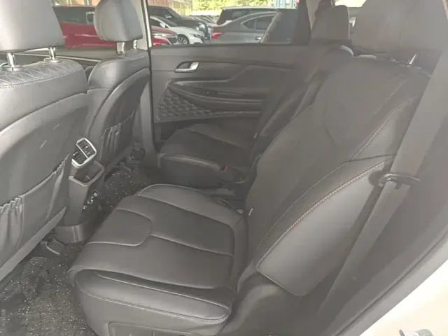 Hyundai Santa Fe — Фото автомобиля 16