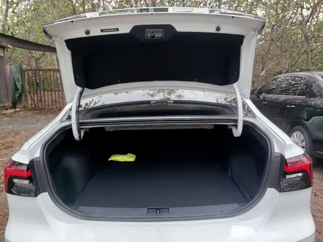 Roewe i6 MAX EV — Фото автомобиля 18