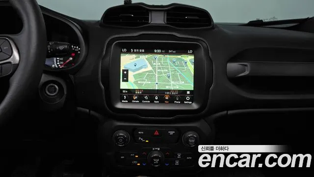 Jeep Renegade — Фото автомобиля 18