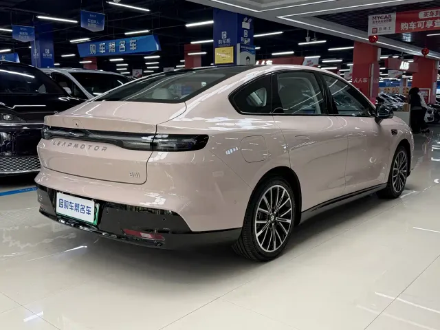 Leapmotor B01 — Фото автомобиля 13