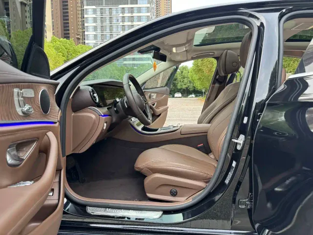 Mercedes-Benz E-Class — Фото автомобиля 7